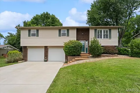409 Chapel Dr, Collinsville, IL 62234