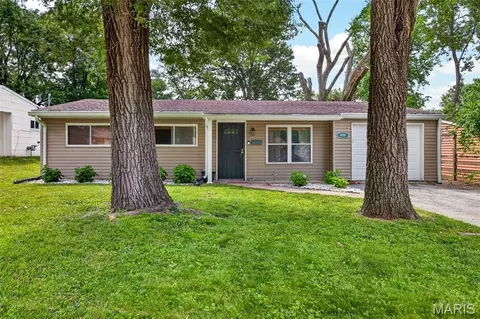 9818 Tanbark Ln, Saint Louis, MO 63134