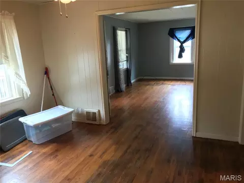 Living - 1017 Lynwood Dr, Rolla, MO 65401 photo 2 of 2
