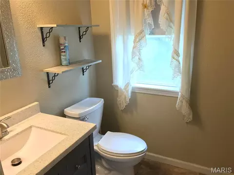 Bath - 1017 Lynwood Dr, Rolla, MO 65401 photo 1 of 1