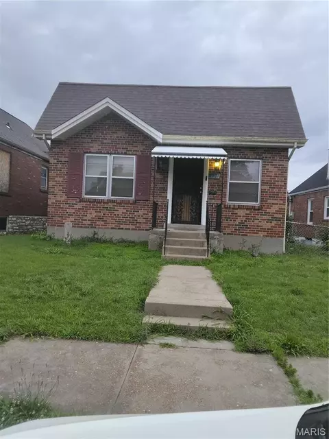 5901 Mcarthur Ave, Saint Louis, MO 63120