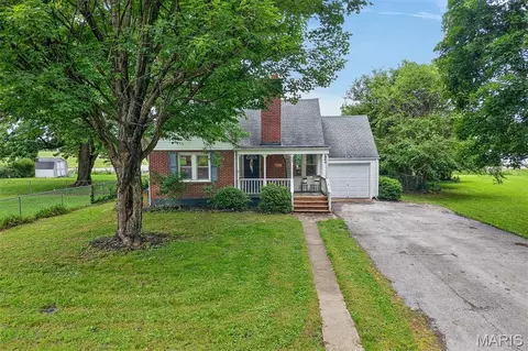 125 Crescent Dr, Lebanon, MO 65536