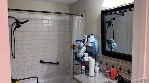 Bath - 707 Moore St, Dexter, MO 63841 photo 5 of 5