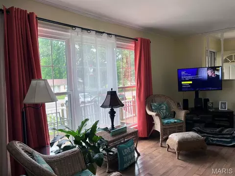Living - 707 Moore St, Dexter, MO 63841 photo 1 of 1