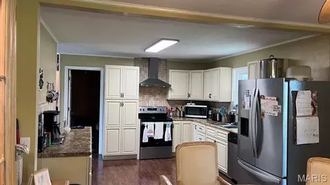 Kitchen - 707 Moore St, Dexter, MO 63841 photo 1 of 3