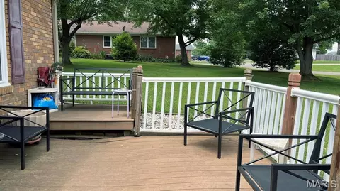 Exterior - 707 Moore St, Dexter, MO 63841 photo 4 of 9