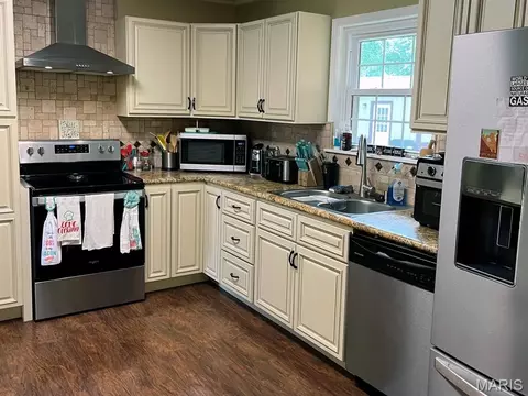 Kitchen - 707 Moore St, Dexter, MO 63841 photo 2 of 3
