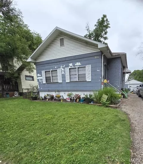 2316 E 24th St, Granite City, IL 62040