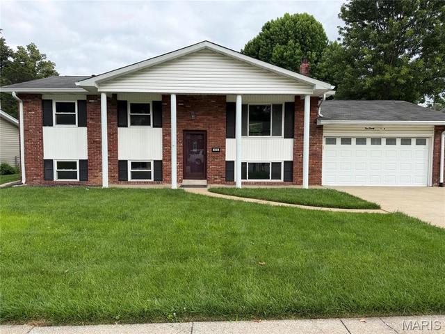 420 Canary Ln, Saint Charles, MO 63301