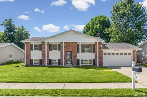 420 Canary Ln, Saint Charles, MO 63301