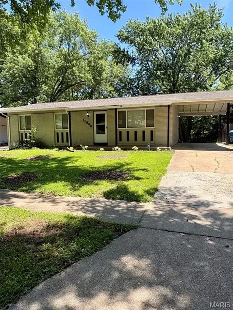 11940 San Andres Dr, Saint Louis, MO 63138