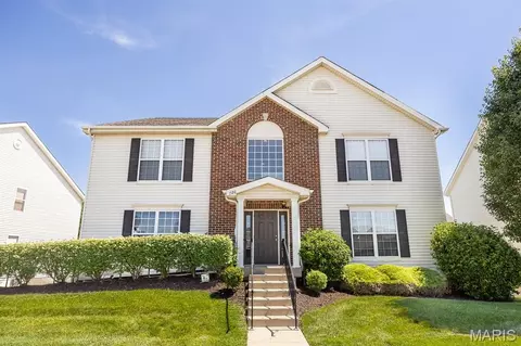 720 Harbor Woods Dr #B, Fairview Heights, IL 62208