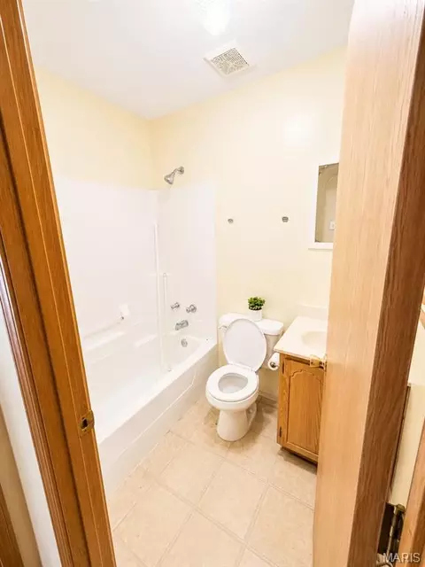Bath - 3658 N Meadow Mill Dr, Arnold, MO 63010 photo 1 of 1