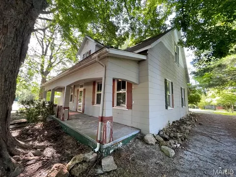Exterior - 704 Eiler Rd, Belleville, IL 62223 photo 2 of 5