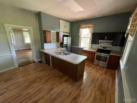 Kitchen - 704 Eiler Rd, Belleville, IL 62223 photo 2 of 4