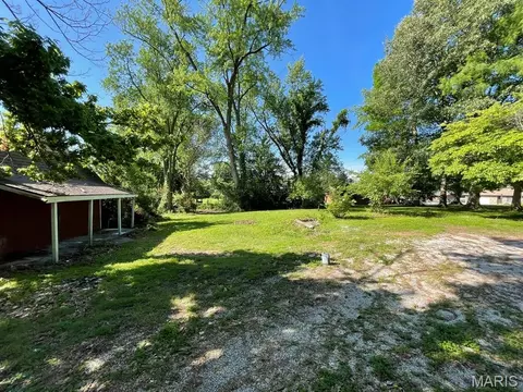 Exterior - 704 Eiler Rd, Belleville, IL 62223 photo 4 of 5