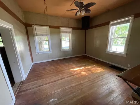 Living - 704 Eiler Rd, Belleville, IL 62223 photo 1 of 2