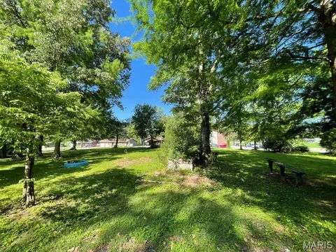 Exterior - 704 Eiler Rd, Belleville, IL 62223 photo 5 of 5