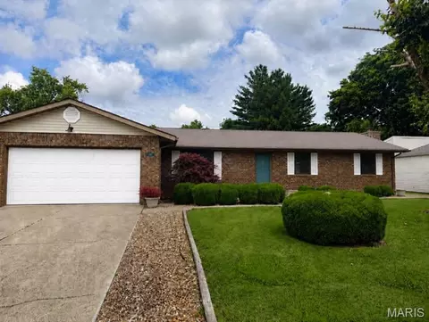 301 Toulon Ct, Fairview Heights, IL 62208