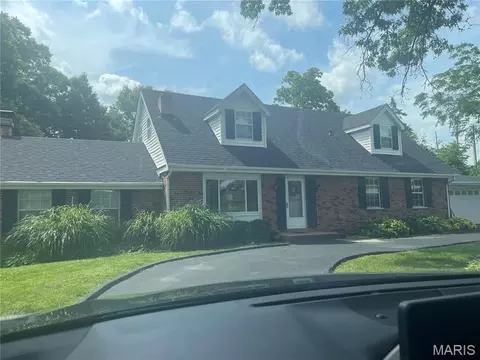 1143 Fernview Dr, Creve Coeur, MO 63141