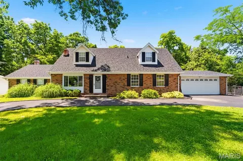 1143 Fernview Dr, Creve Coeur, MO 63141