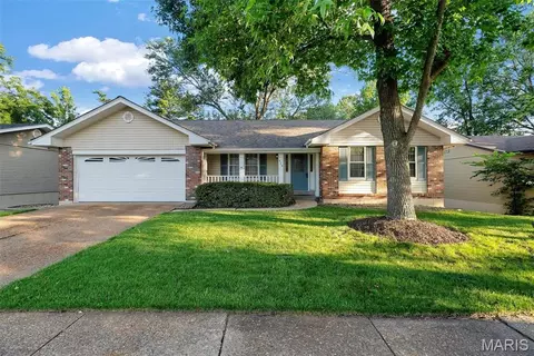 426 Madrina Ct, Ballwin, MO 63021