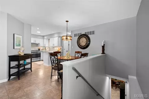 Entry Way - 170 Cascade Terrace Dr, Ballwin, MO 63021 photo 2 of 3