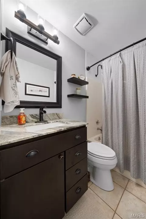 Bath - 170 Cascade Terrace Dr, Ballwin, MO 63021 photo 3 of 4