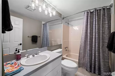 Bath - 170 Cascade Terrace Dr, Ballwin, MO 63021 photo 4 of 4