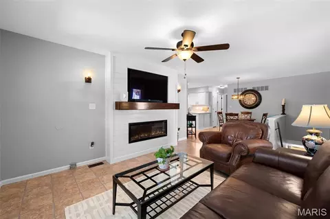 Living - 170 Cascade Terrace Dr, Ballwin, MO 63021 photo 2 of 2