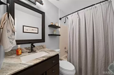 Bath - 170 Cascade Terrace Dr, Ballwin, MO 63021 photo 2 of 4