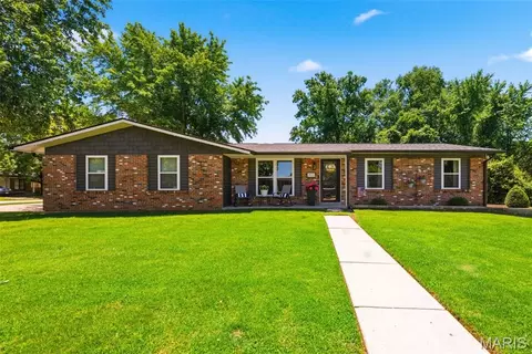 202 Cypress Ct, O'fallon, MO 63366