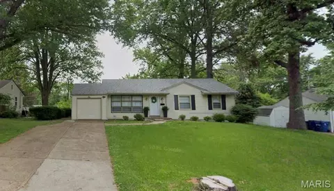10 Drummond Dr, Saint Louis, MO 63135