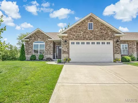 2001 Buttonwood Ct, Maryville, IL 62062