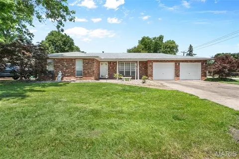 2349 Dwight Dr, Granite City, IL 62040