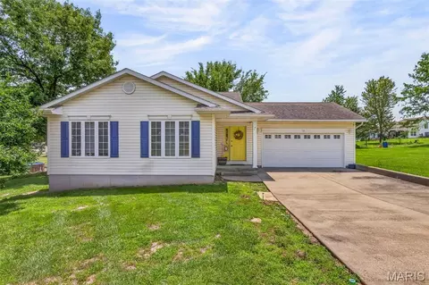 14 Pheasant Dr, Farmington, MO 63640