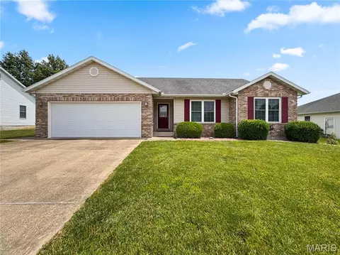 608 Katie Dr, Waterloo, IL 62298