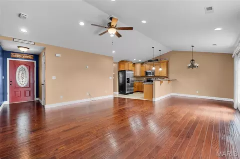 Living - 509 Lyndhurst St, Jackson, MO 63755 photo 3 of 3