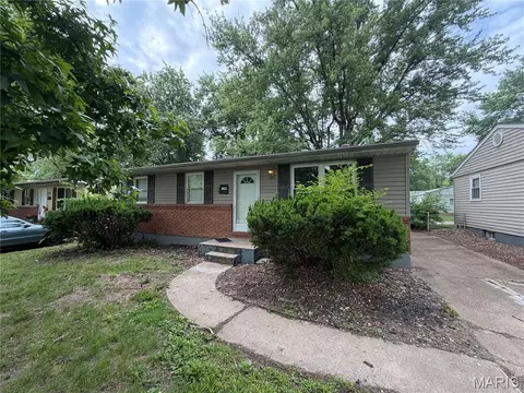 1388 Farmview Ave, Saint Louis, MO 63138