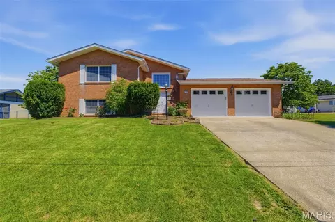 1515 Sweeney Dr, Festus, MO 63028