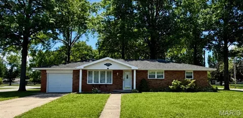 504 Chevelle Dr, Mascoutah, IL 62258