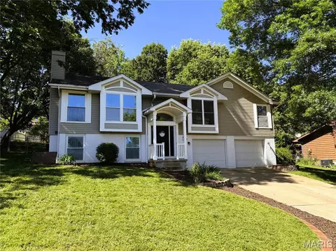 56 Oxford Dr, Washington, MO 63090