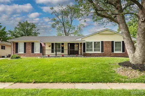 3033 Aberdeen Dr, Florissant, MO 63033