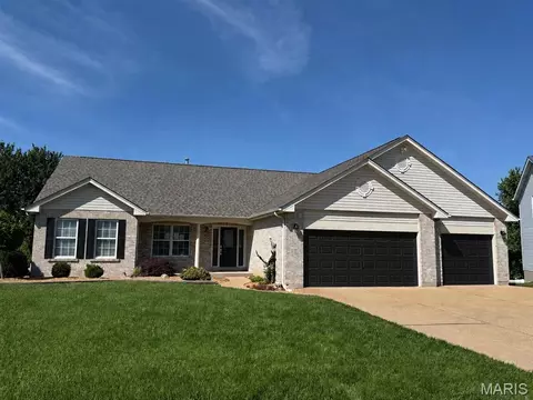 4419 Kerth Manor Dr, Saint Louis, MO 63128