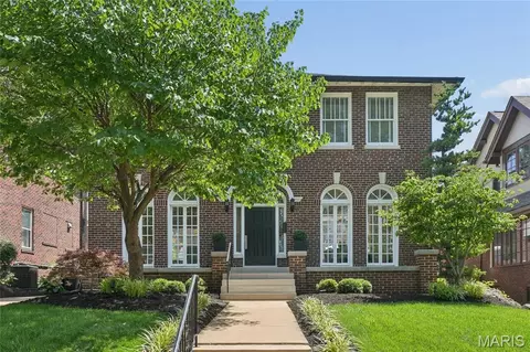 30 Arundel Pl, Clayton, MO 63105