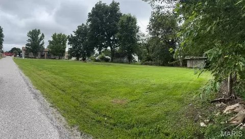 245 Sterling Dr, Moro, IL 62067