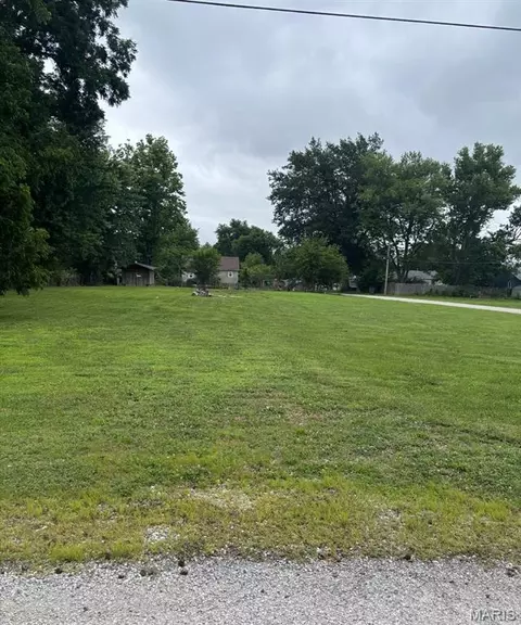 245 Sterling Dr, Moro, IL 62067 photo 2