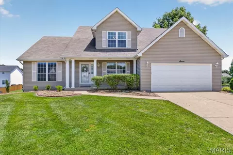 7 Windsor Chair Ct, O'fallon, MO 63366