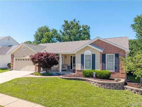 3027 Piney Pointe Dr, Saint Louis, MO 63129