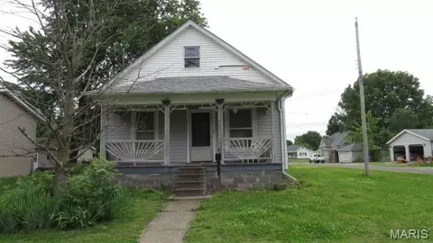 911 Madison St, Gillespie, IL 62033